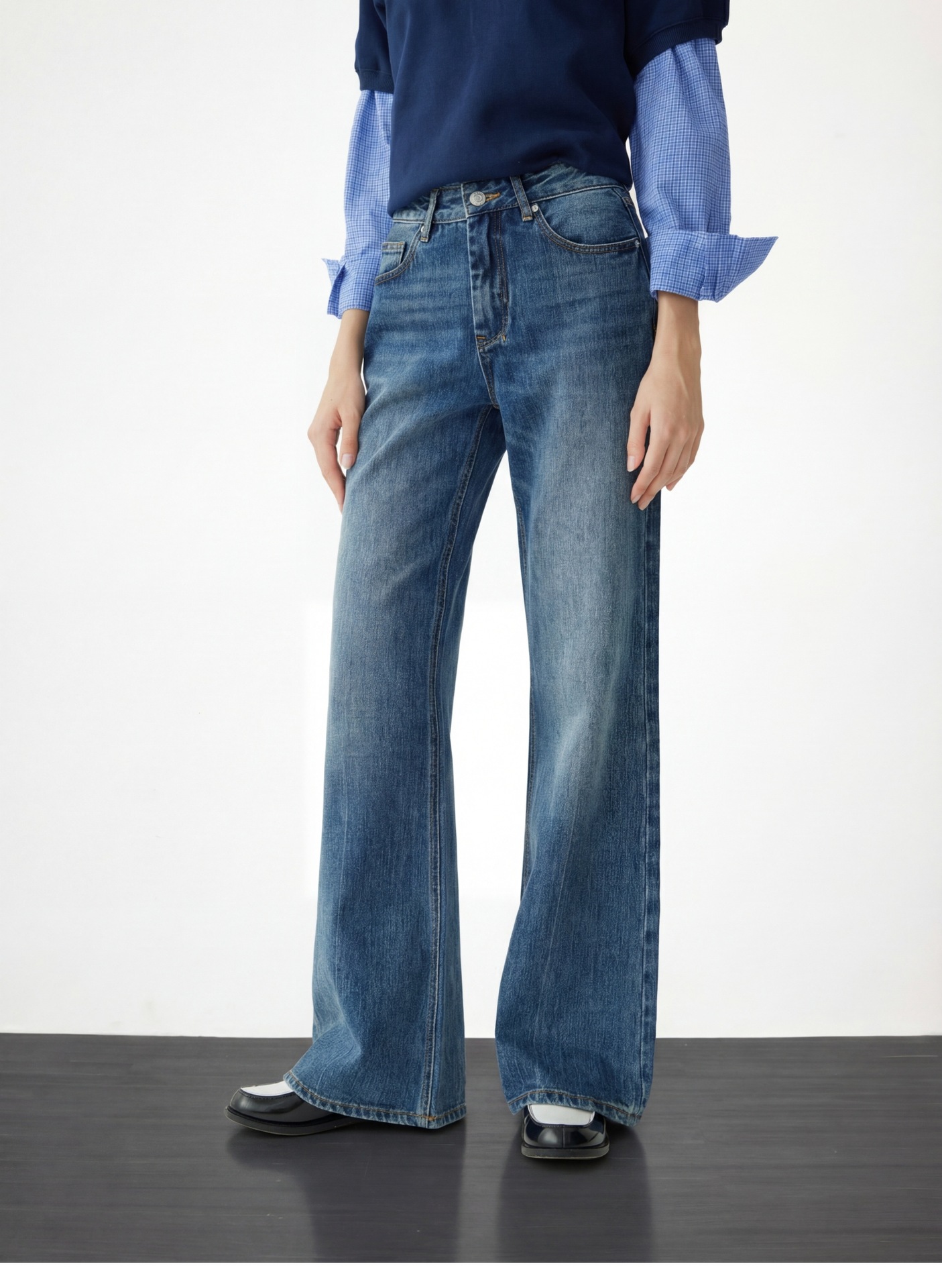 High-end, loose, non-leg-hugging, slightly flared jeans for women 2026 spring, high-waisted flared pants for women, narrow wide-leg pants pic 15