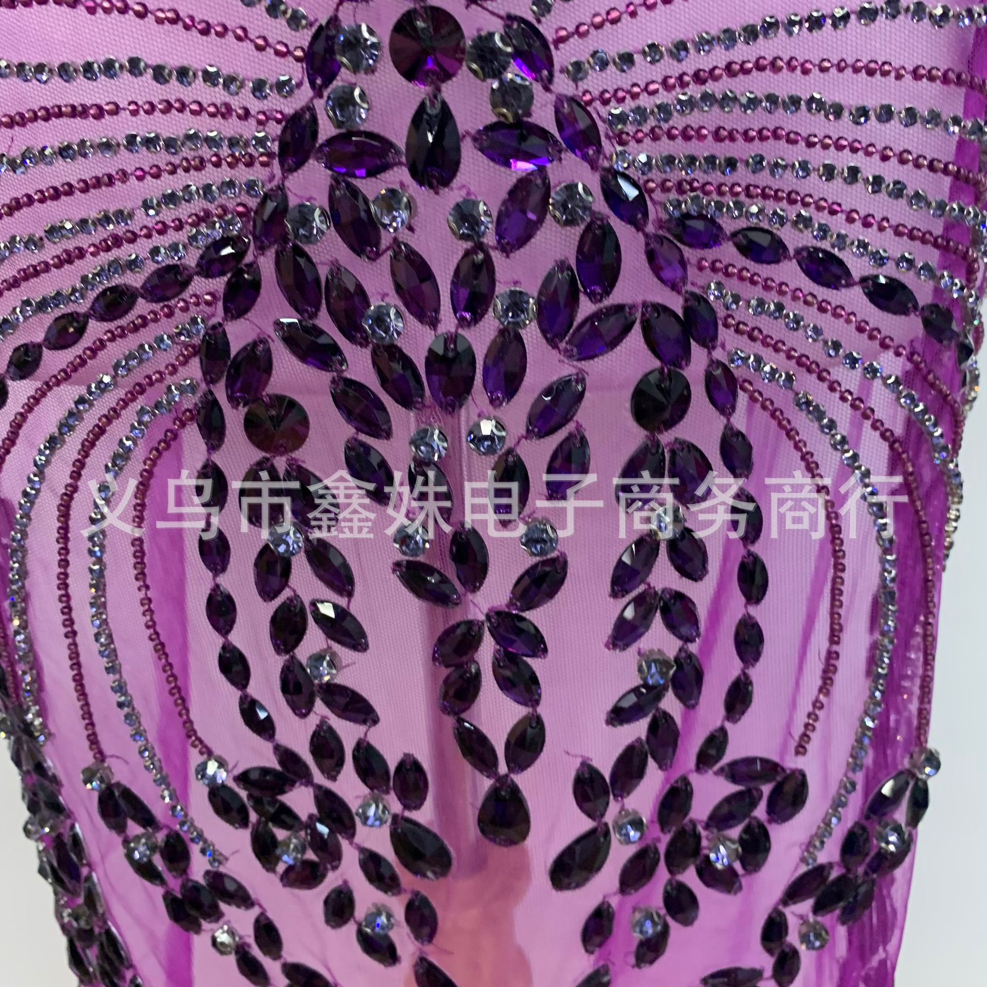 Green high-quality exquisite rhinestones are fashionable and sexy accessories for wedding dresses and evening gowns pic 14