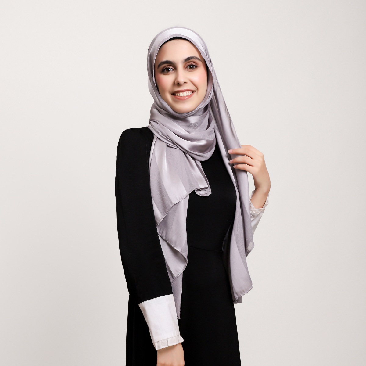 百搭宽条纹镂空纯色缎面长巾丝滑柔软透气仿真丝女包头巾旅行披肩详情4