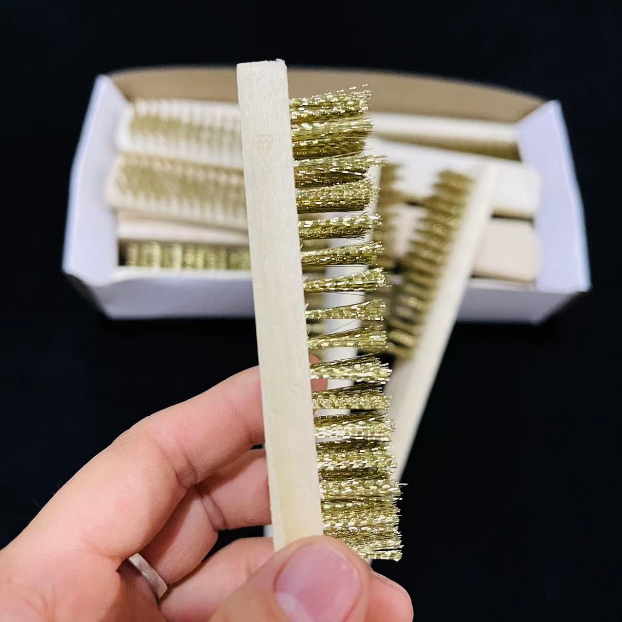 【 Zone 3-7 】 Wire brush 12/ box 360/ Small box of cultural and artistic steel wire brush, wooden handle rust removal and polishing steel brush, Diamond Bodhi walnut cleaning brush, copper brush, iron brush, sink pic 9