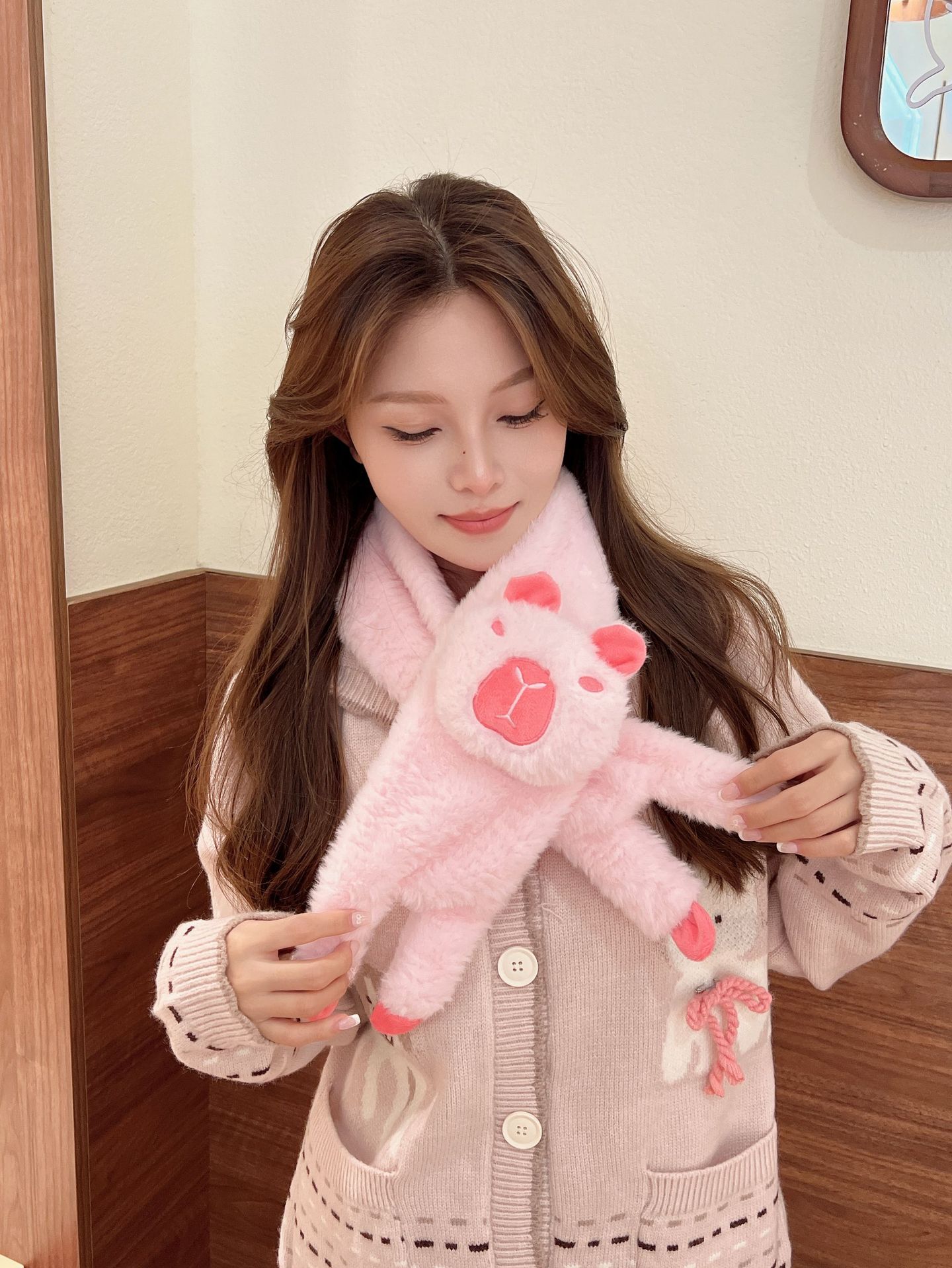 2025原创新款交叉围脖女冬季保暖百搭学生情侣围巾毛绒加厚仿兔毛卡皮巴拉围巾亲子款详情13