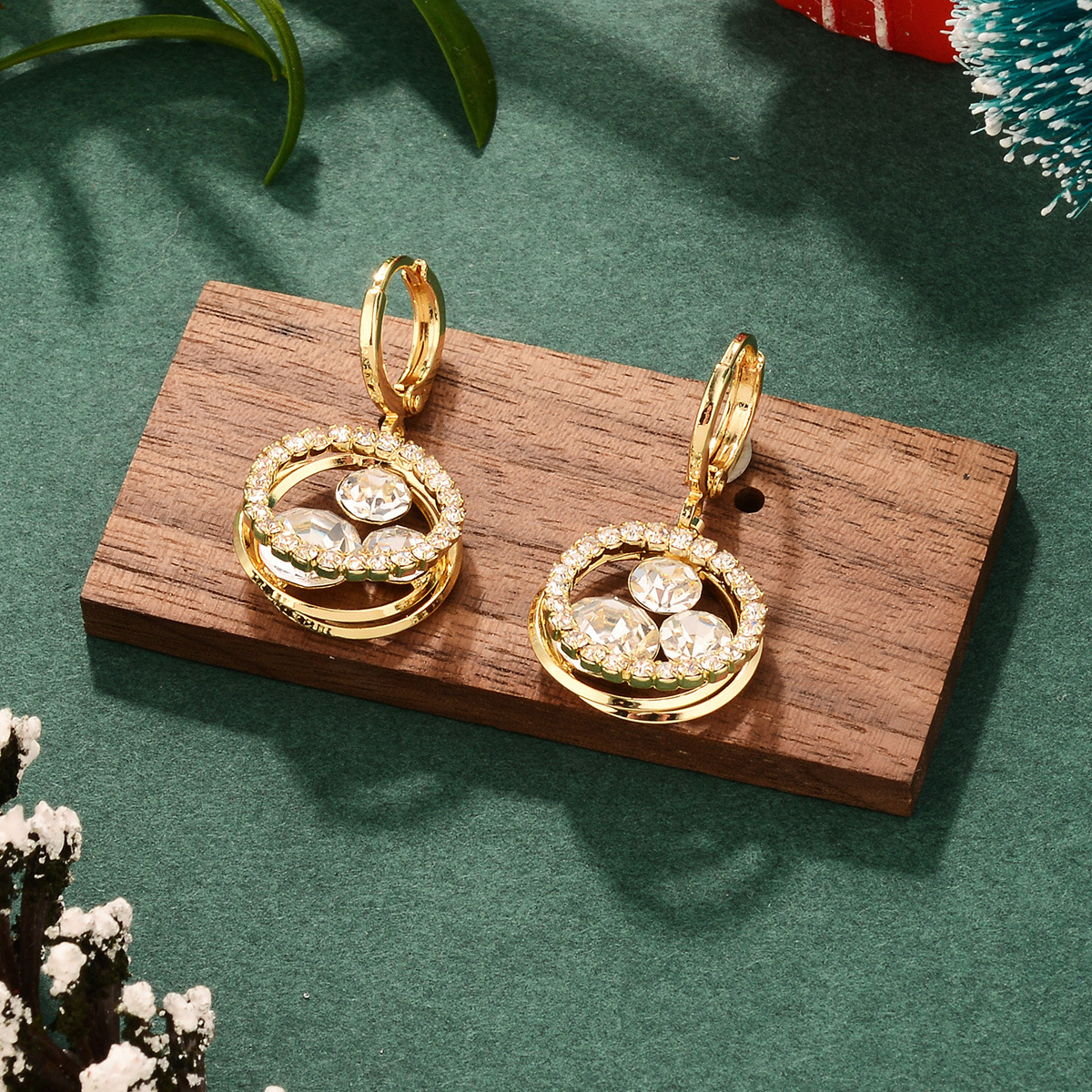 Christmas light luxury and unique heart-shaped tassel earrings, a new exquisite and Instagram-style fashion accessory for the autumn and winter of 2024 pic 25