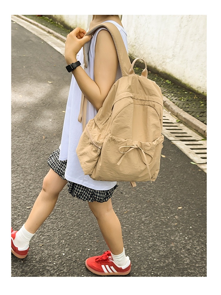 新款时尚轻便简约双肩包女日系文艺学生书包休闲运动旅行纯色背包详情10