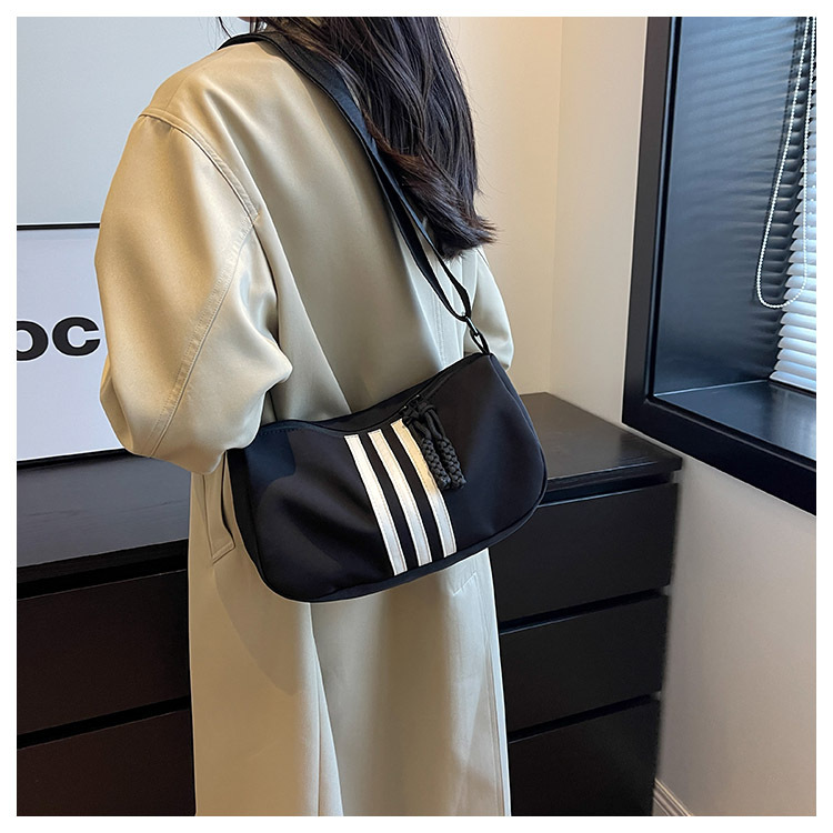 High-end Oxford fabric single-shoulder bag, casual and fashionable chain crossbody bag, cross-border versatile underarm bag for women wholesale pic 5