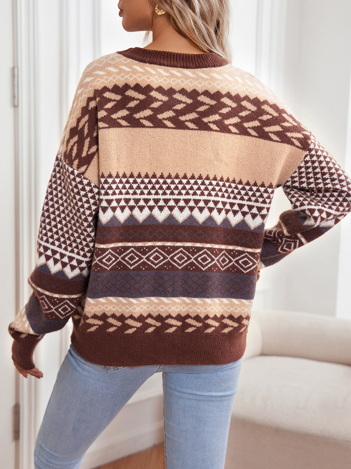 The new autumn and winter warm, soft and retro knitted sweater with a pullover, round neck and long sleeves, and a contrasting color diamond-shaped pattern sweater is versatile for women pic 22