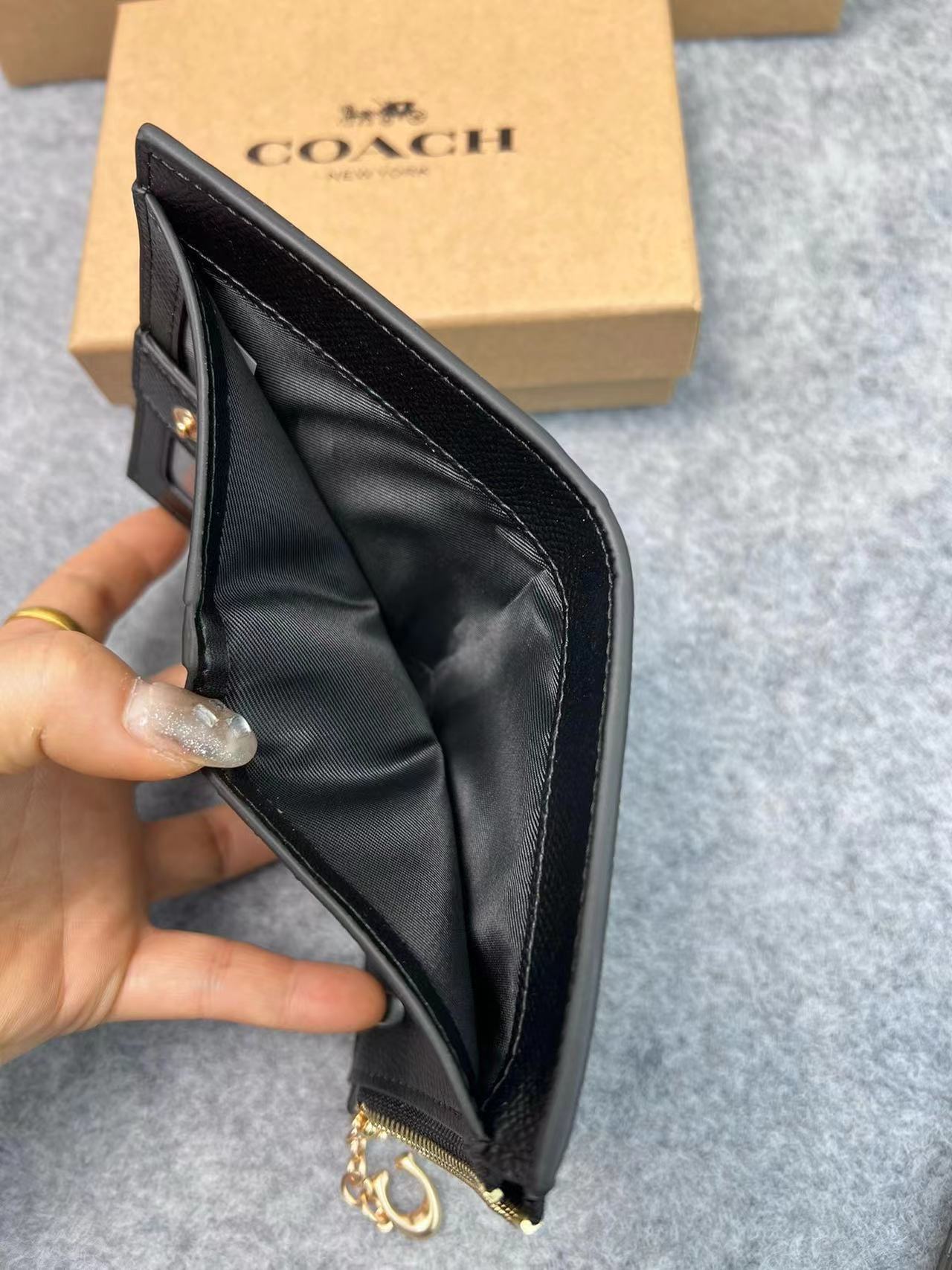 C家两折钱包多卡位PVC印花拉链钱包真皮手拿证件包多款可选详情8