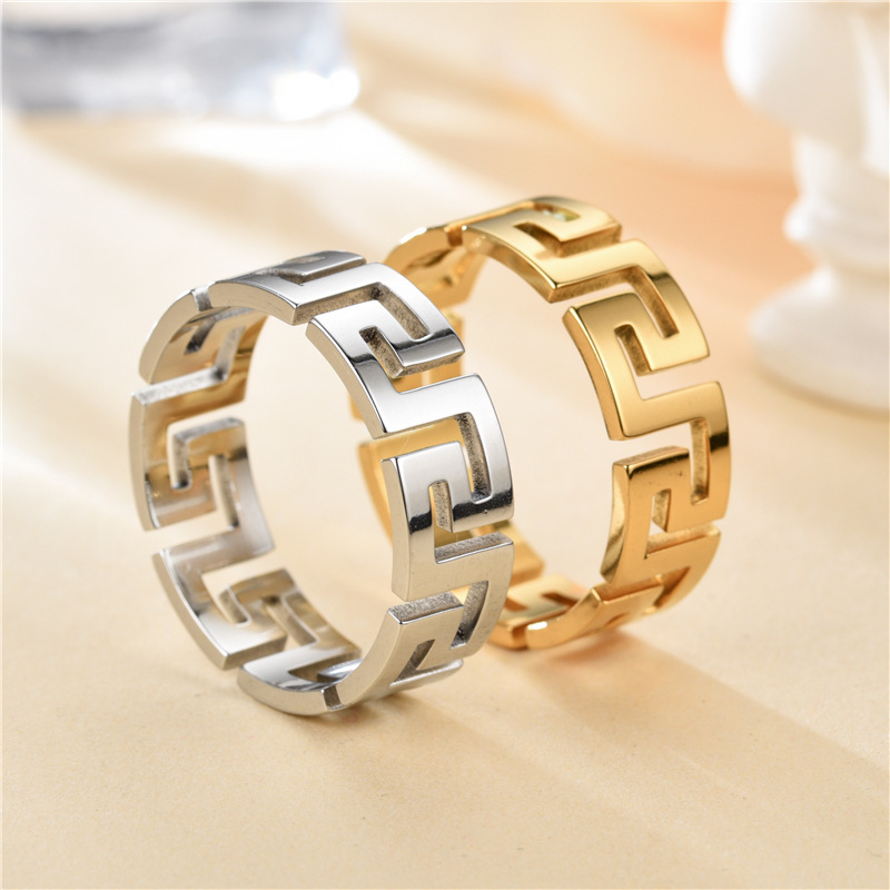 外贸货源钛钢戒指8mm长城纹镂空戒指小众设计个性不锈钢饰品批发详情3