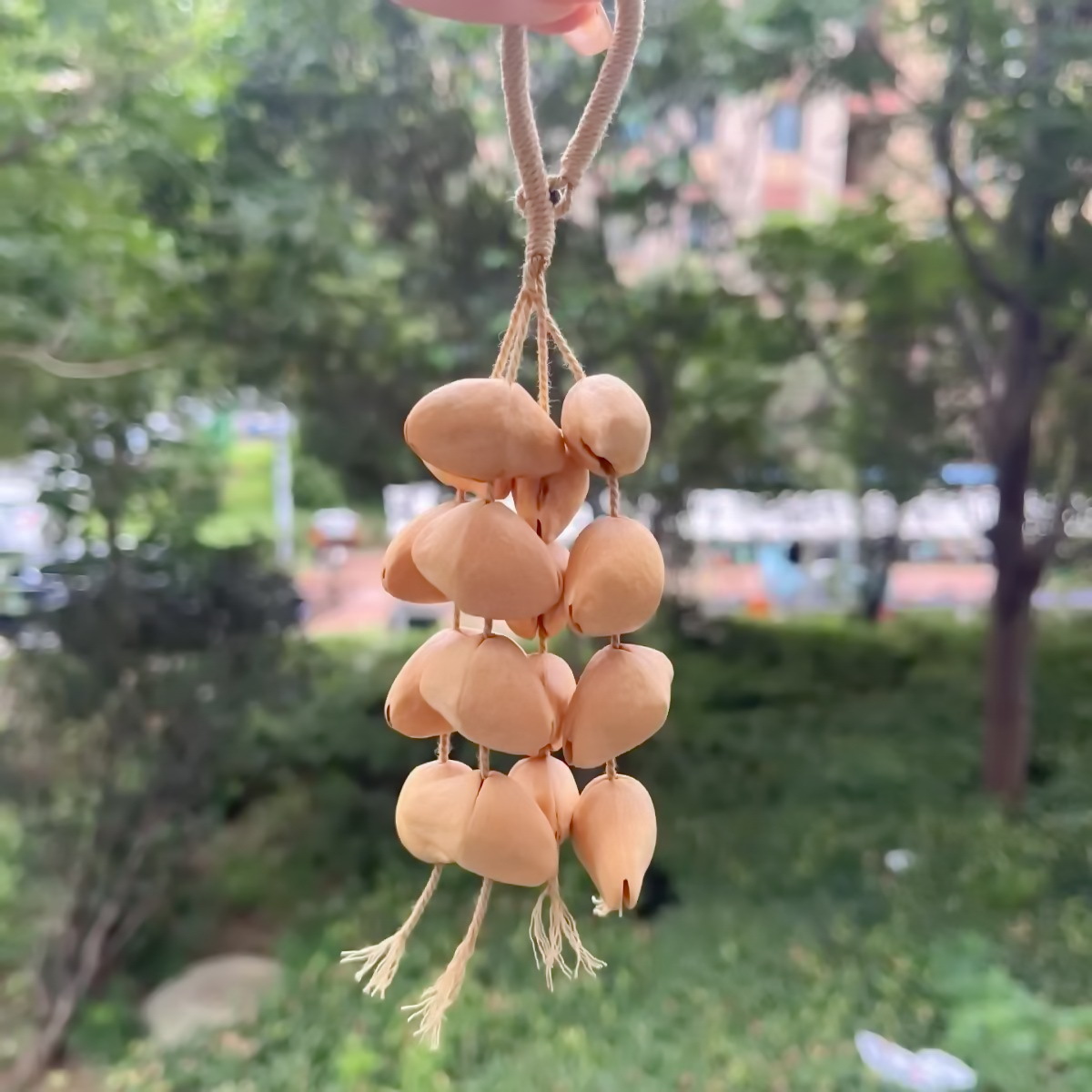 Fruit shell bell, hand-cranked bell, wind chime bag, handcrafted sound beam, bell pendant, wholesale from Indonesian black fruit shell factory pic 17