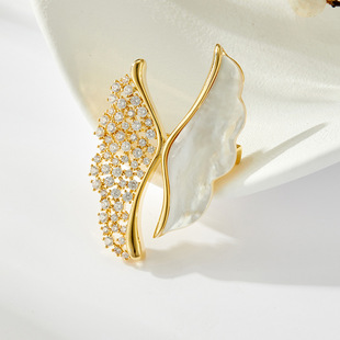 Original design natural mother-of-pearl star raindrop brooch, fashionable, light luxury, dynamic design, delicate and versatile brooch pic 3