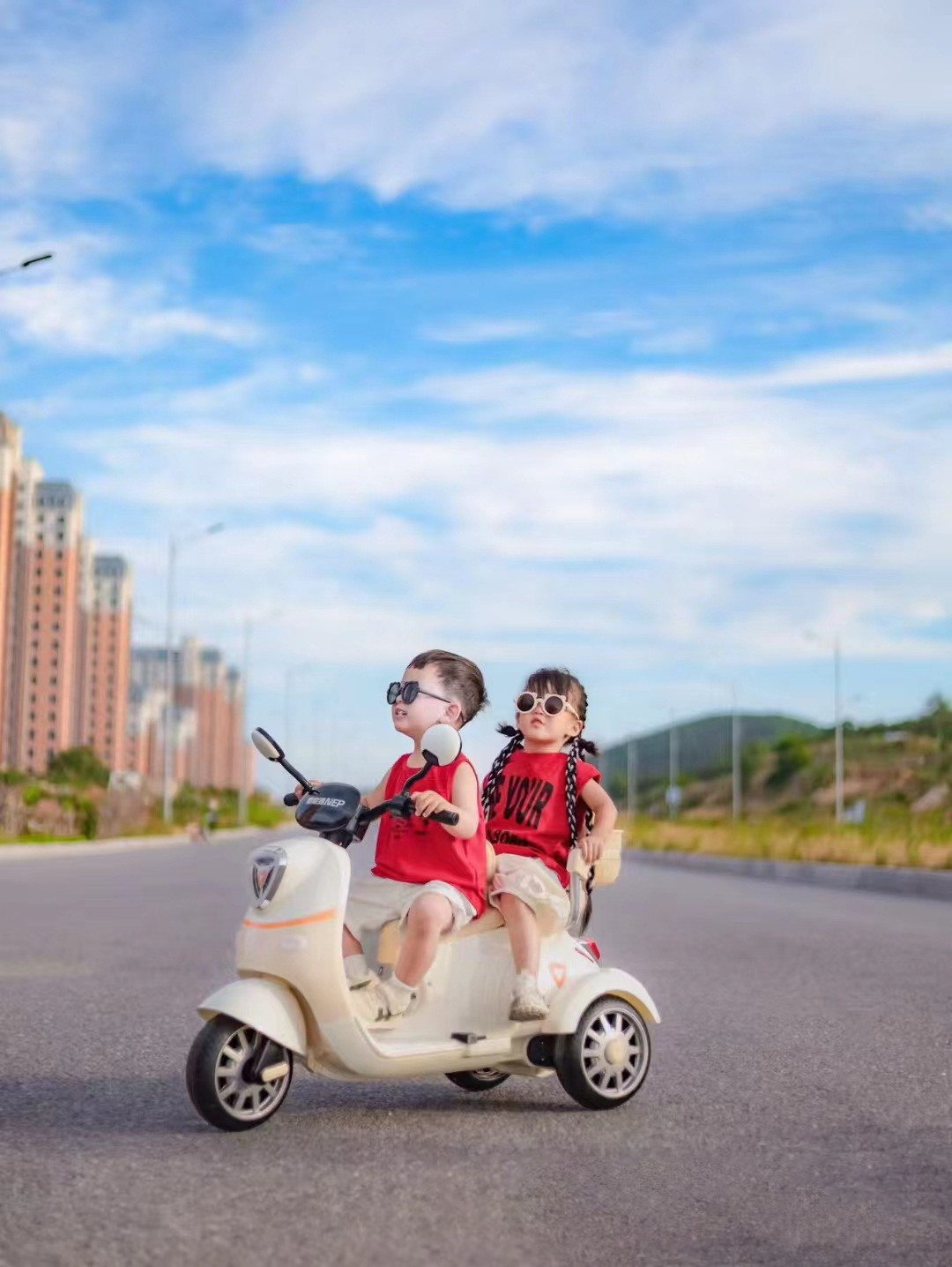 新款双人儿童电动摩托车 宝宝电瓶车 可坐小摩托 厂家直销 批发儿童滑板车 电动车安全稳定详情1