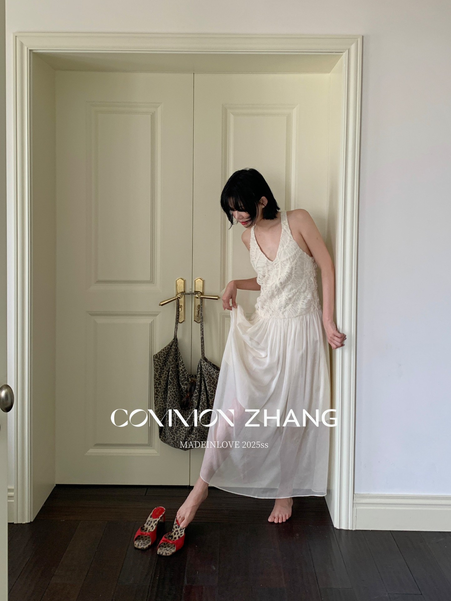 CZ ZHANG Mocha Mousse retro pleated V-neck dress Texture backless slightly transparent long dress B26987 pic 19