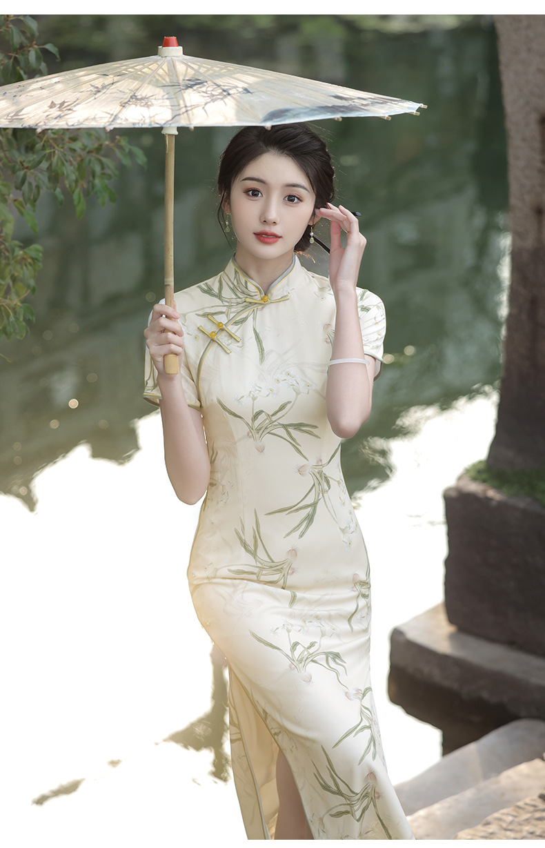 A new short-sleeved mid-length dress with a new Chinese style, a slimming and form-fitting look, and an improved printed cheongsam pic 4