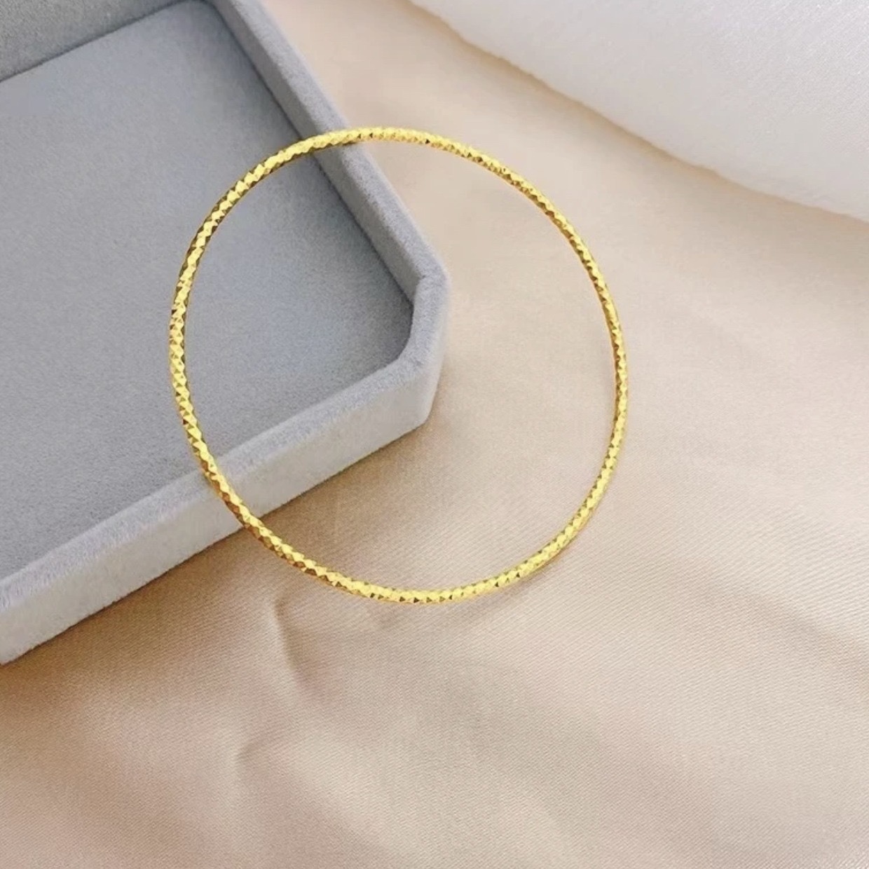Titanium steel 18K gold-plated, fashionable and dazzling starry sky bracelet, light luxury, individual, minimalist, sparkling and non-fading pic 3