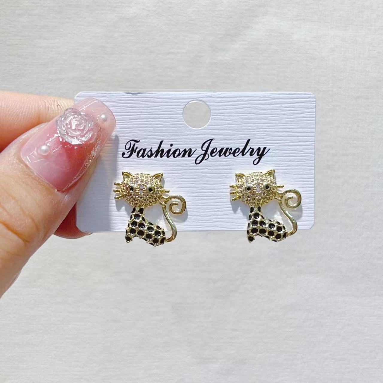 The new trendy copper zircon light luxury micro-set earrings are fresh and elegant. The zircon is versatile and the cute animal stud earrings are adorable pic 8