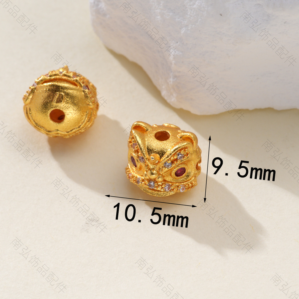 Ancient-style sand gold lion head bracelet with beads, interlocking beads and zirconium through holes, personalized and fashionable bracelet accessories with loose beads pic 2