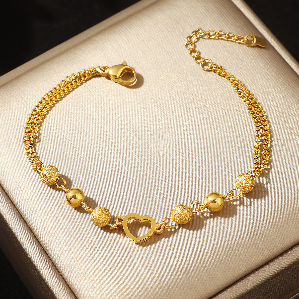 浪漫甜美镂空心形珠珠手链新中式饰品2025新款爱心手链钛钢不掉色详情1