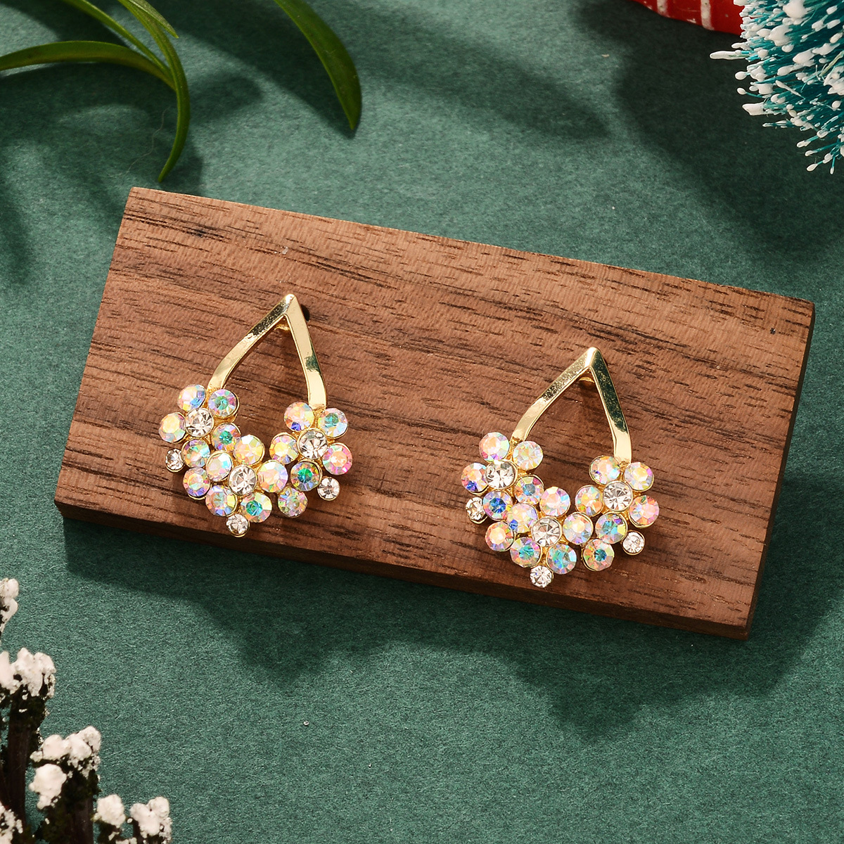 Christmas light luxury and unique heart-shaped tassel earrings, a new exquisite and Instagram-style fashion accessory for the autumn and winter of 2024 pic 27