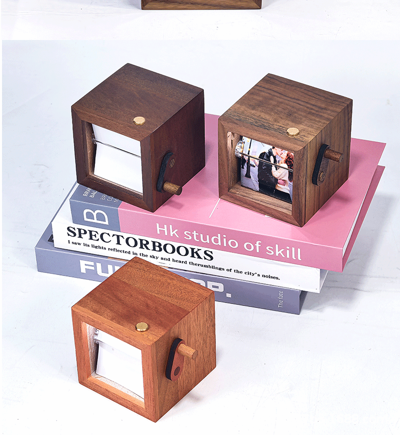 跨境新款木制情侣定制发光木质机械手摇动画翻页书相册照片机木盒详情7
