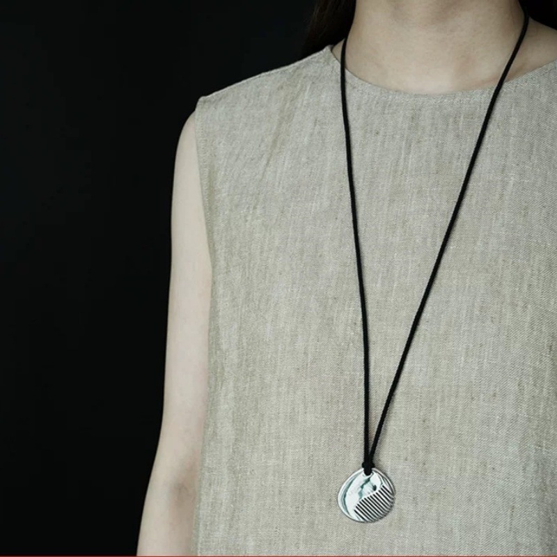 向日葵欧尼同款银色梳子吊坠项链小众设计迷你圆形秋冬长款毛衣链详情6