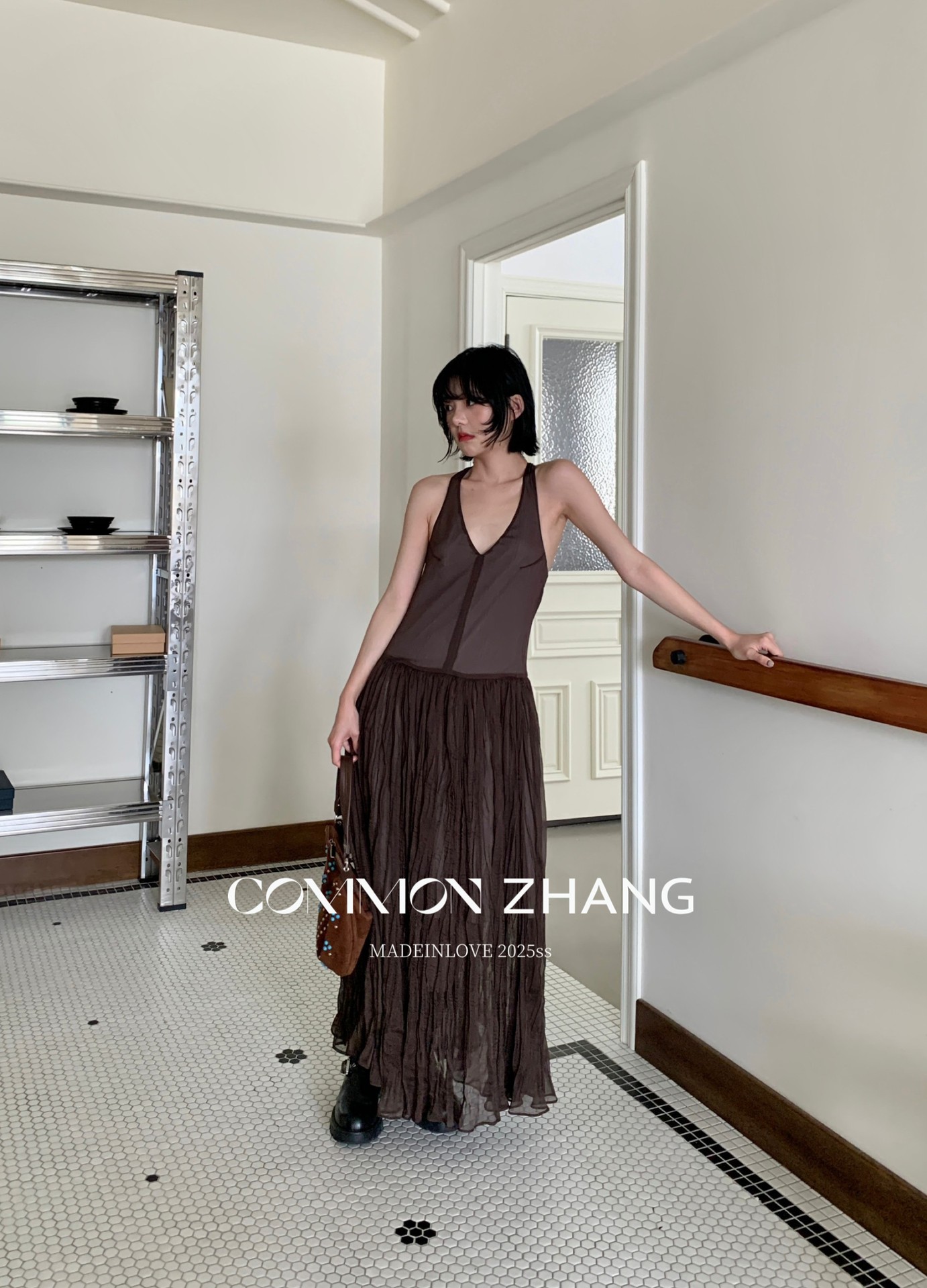 CZ ZHANG Mocha Mousse retro pleated V-neck dress Texture backless slightly transparent long dress B26987 pic 33