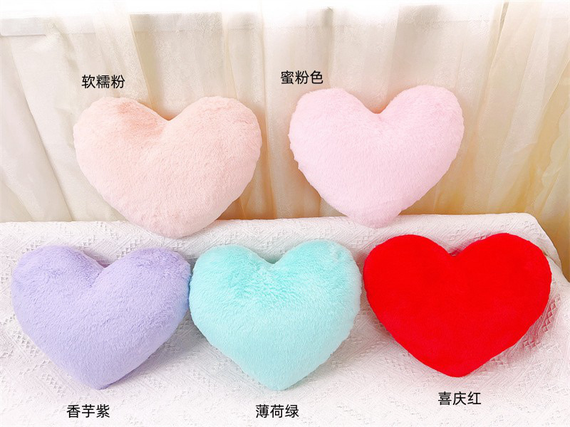 厂家批发仿兔毛爱心抱枕创意心形沙发靠垫床头装饰摆件可代发批发详情2