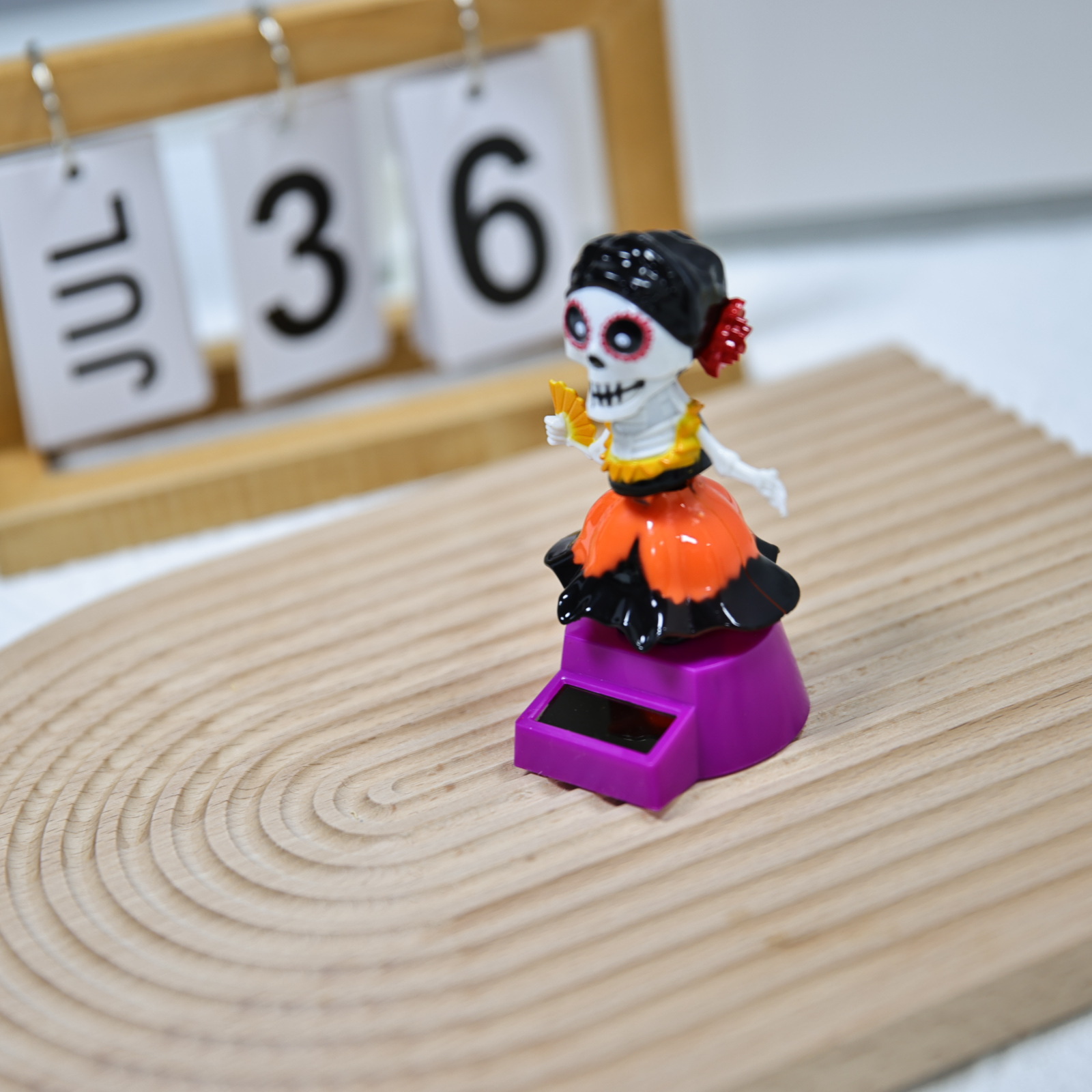 New Halloween car female version skull solar figment, Ghost Festival shaking head doll gift, ABS material manufacturer pic 12