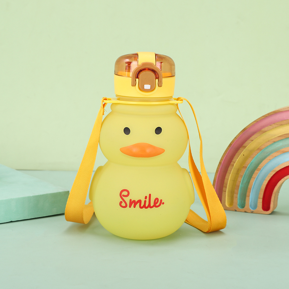新款小容量黄色小鸭塑料杯夏季可爱学生吸管杯儿童背带子弹跳水壶详情14