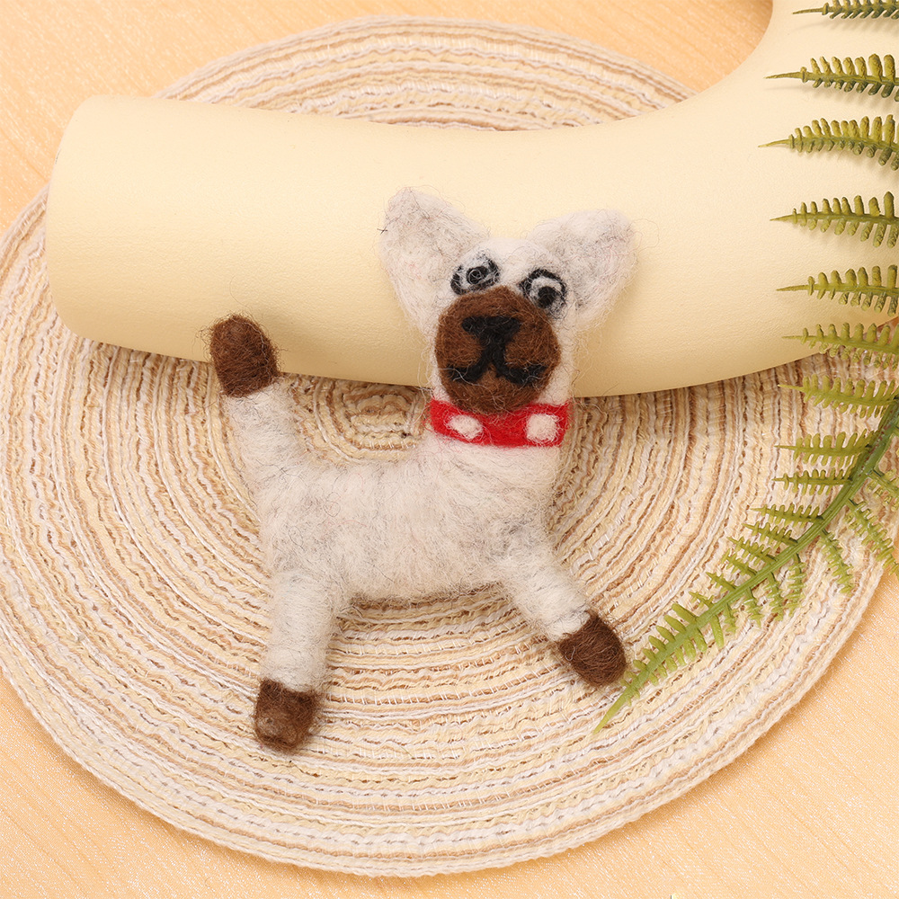 爱坤纯手工羊毛毡胸针 童趣立体玩偶别针 尼泊尔手工配饰厂家批发详情5