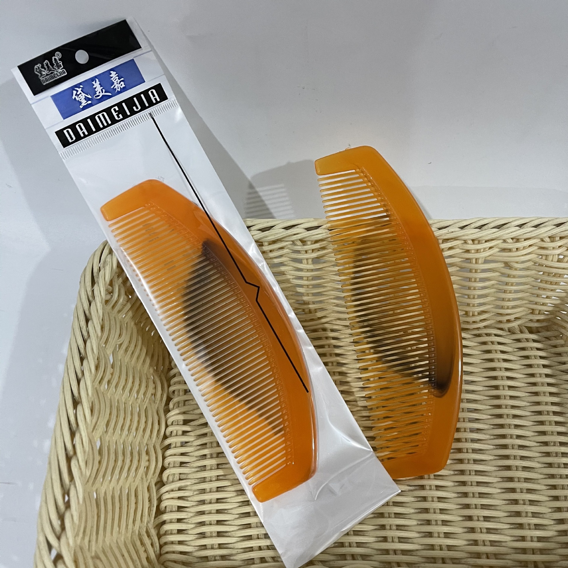 【 Zone 3-12 】 Daimeijia 【 Crescent Comb 】100/ box 1500/ case Old-fashioned Comb Long Hair Comb Crescent Comb Combing 1 yuan Source 2 yuan wholesale pic 1