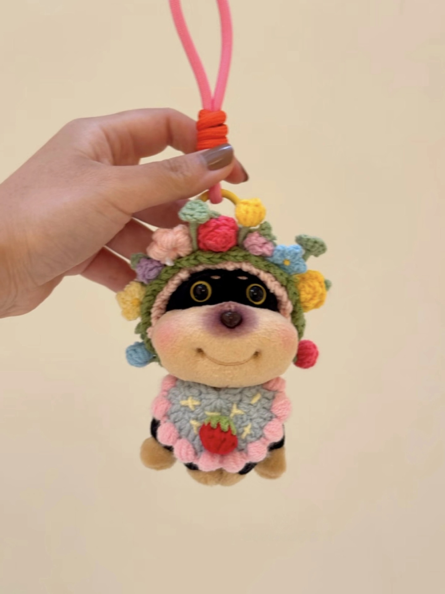A cute plush toy bag pendant with a bee and a dog, a small doll, a car keychain bag pendant and the same style as Xiaohongshu pic 11