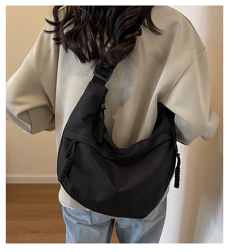 今年流行牛津布包包斜挎包女2024新款休闲单肩学生上课通勤饺子包详情10