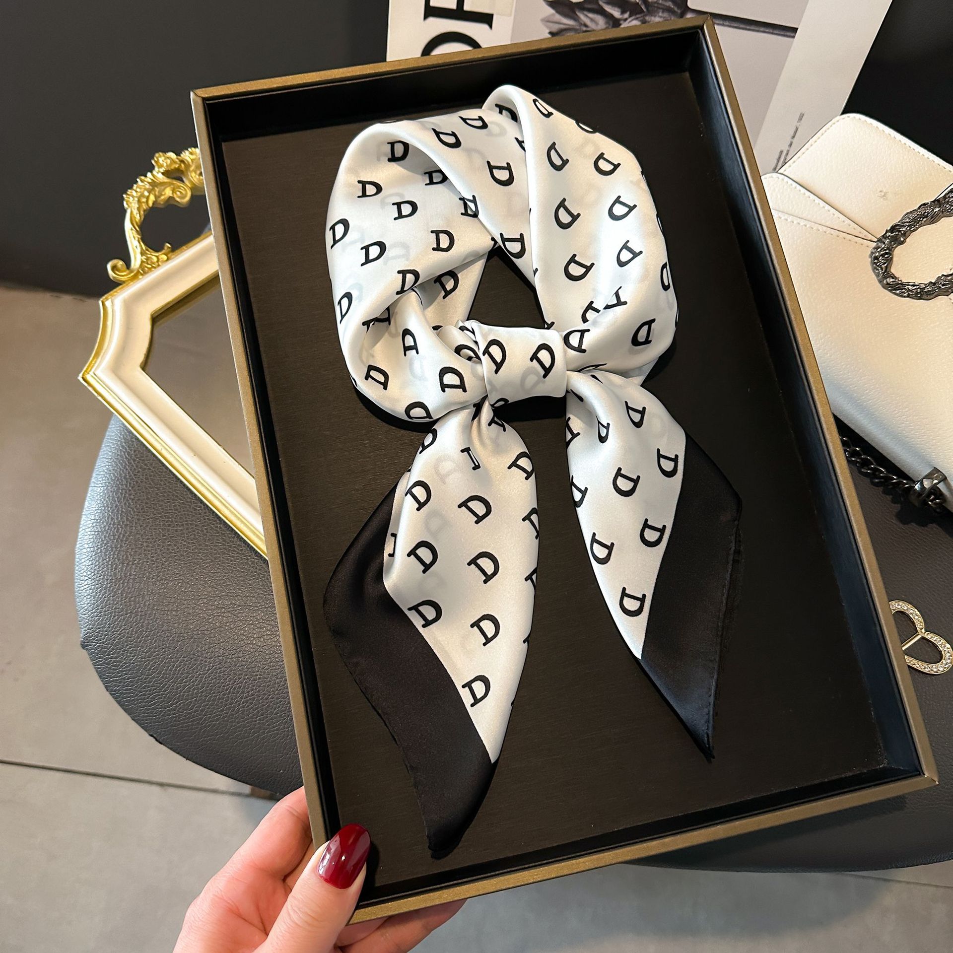 新款丝巾女时尚百搭高级感小方巾韩版护颈领巾春秋复古围巾绑包详情14