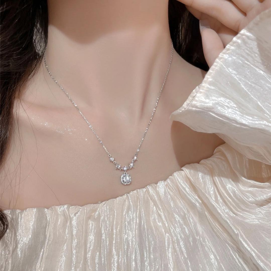 银贝S925纯银莫桑钻方糖项链女精致轻奢小方块吊坠跨境锆石锁骨链详情4