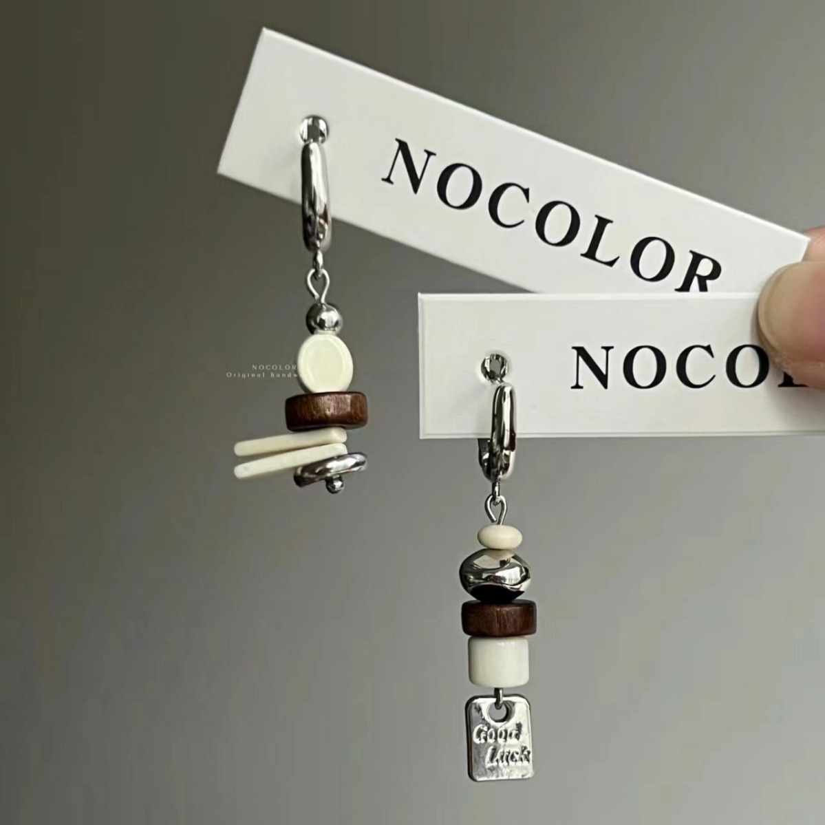 The new Chinese-style retro beaded asymmetrical small fish flower ear buckle design is elegant, unique, simple and distinctive for women pic 4