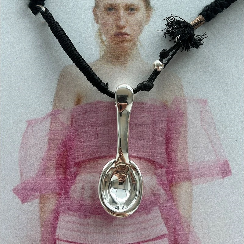 王鹤棣同款 编绳勺子项链2024新款小众设计个性独特设计感毛衣链详情8