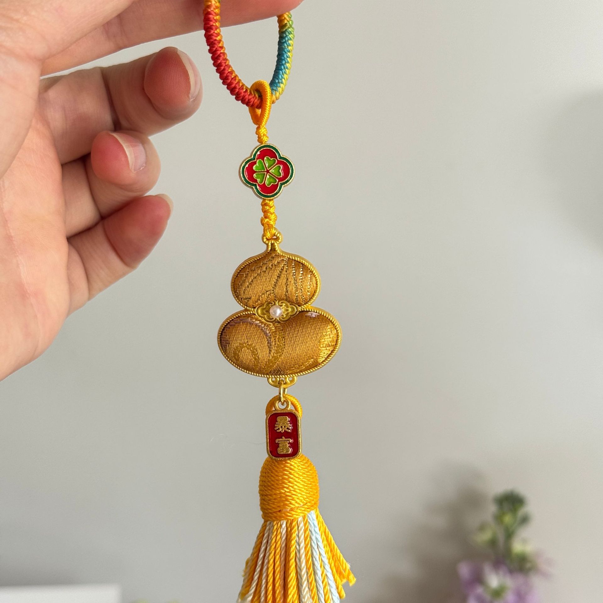 Intangible cultural heritage handcrafted imitation Song Dynasty brocade gourd tassel style pendant, keychain bag, exquisite mobile phone chain, high-end style Chinese pendant pic 3