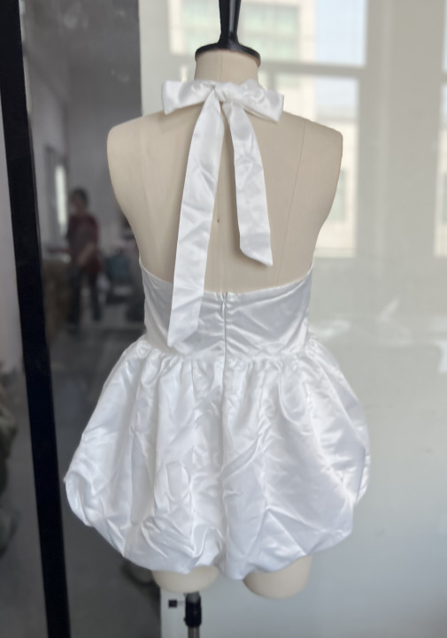 蓬蓬裙短裙2025夏季女装跨境外贸新款时尚气质修身挂脖露背连衣裙详情5