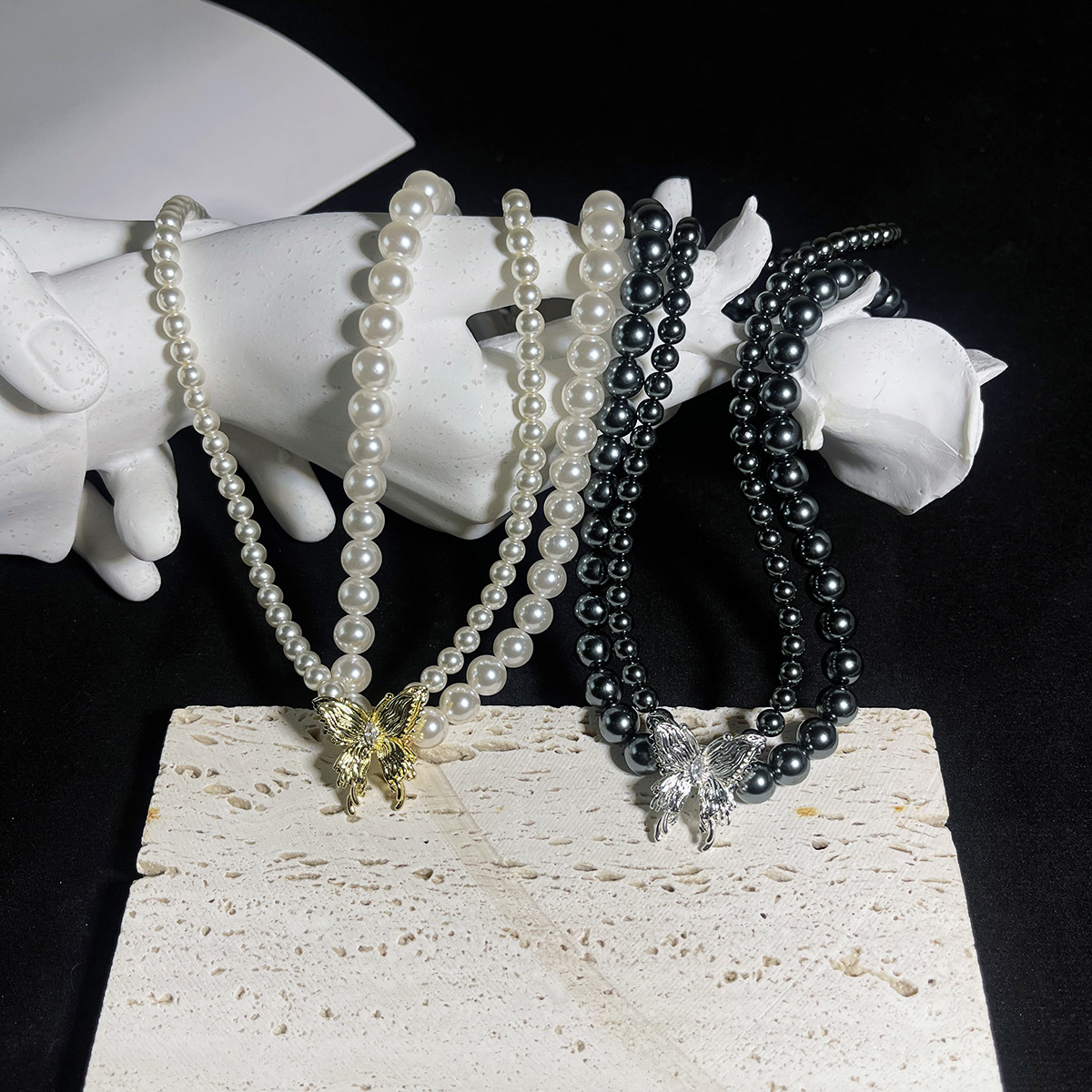 The 2024 new double-row butterfly pearl necklace exudes a high-end feel. The Australian white and Tahitian black pearl necklace and collarbone chain are exquisite pic 5
