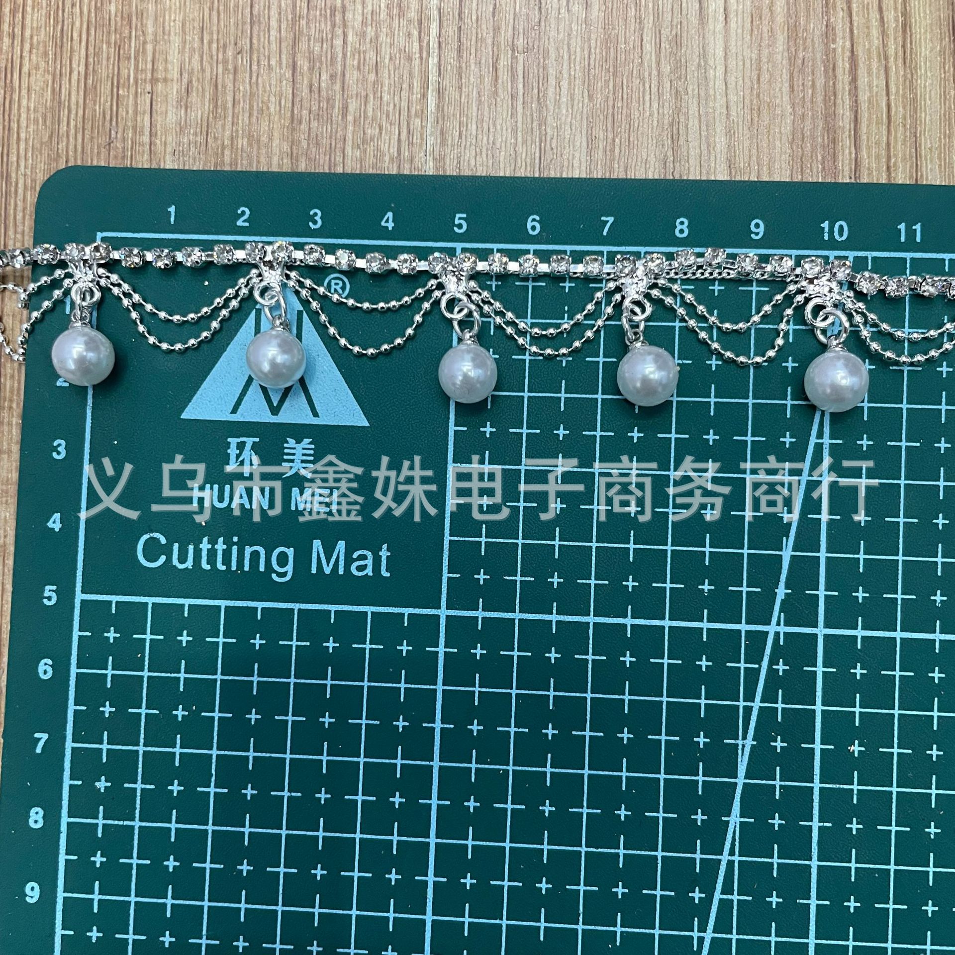 Cross-border best-selling double-row irregular water diamond tassel chains, glass bead diamond chains, clothing accessories, shoes and boots, decorative items and accessories pic 3