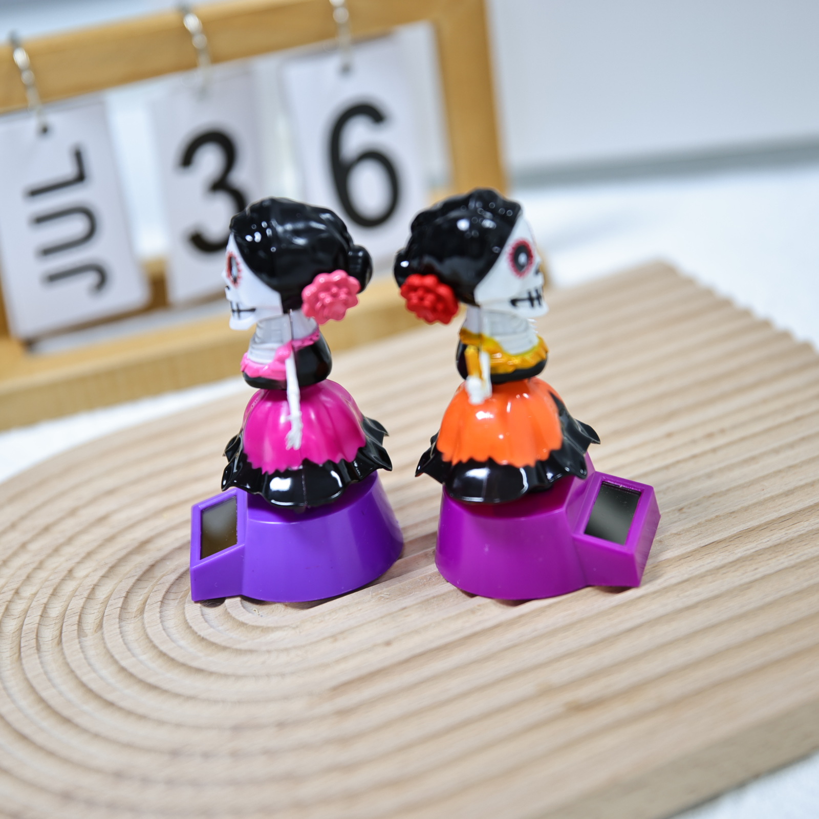 New Halloween car female version skull solar figment, Ghost Festival shaking head doll gift, ABS material manufacturer pic 5