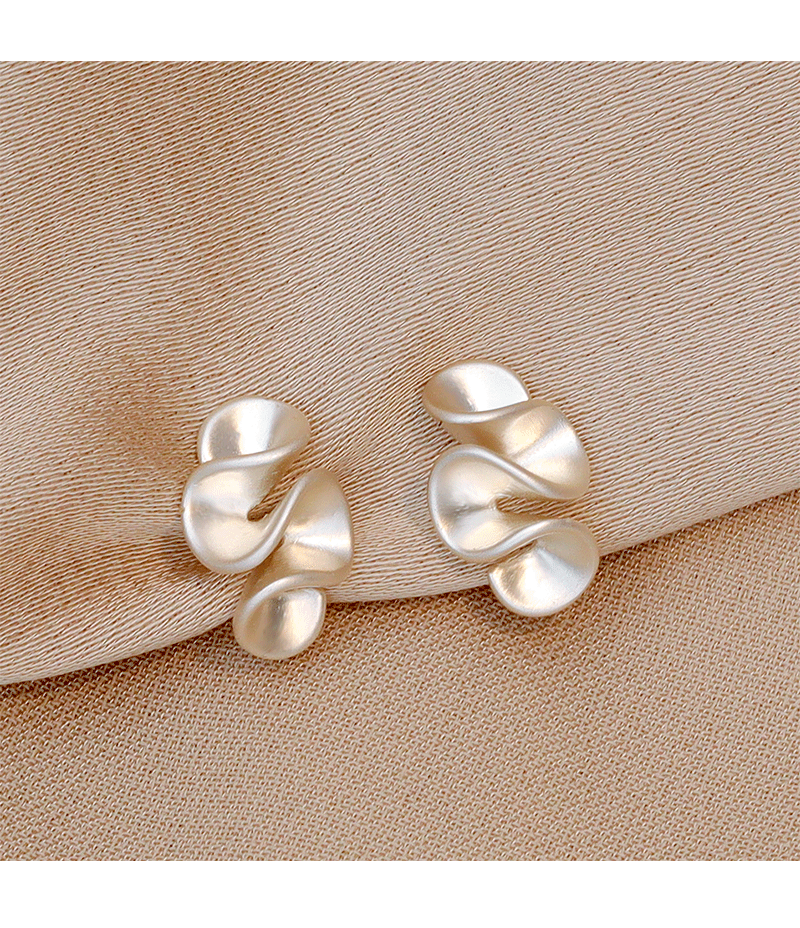 Japonés y coreano nicho plata brillante crema floral geométrico orejeras sin orejeras agujero de silicona para mujeres sin dolor orejeras de una sola pieza multi pic 6