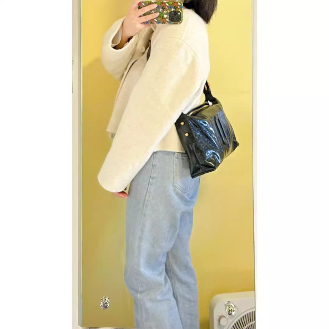 PECO929单肩真皮爆裂纹枕头包女大容量通勤斜挎包托特腋下包详情19