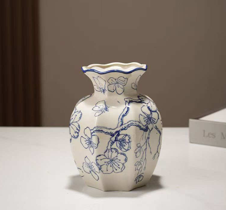 A new Chinese-style high-end retro blue and white porcelain octagonal ceramic vase, a realistic flower arrangement decorative item for the entrance hall of the living and dining room pic 7