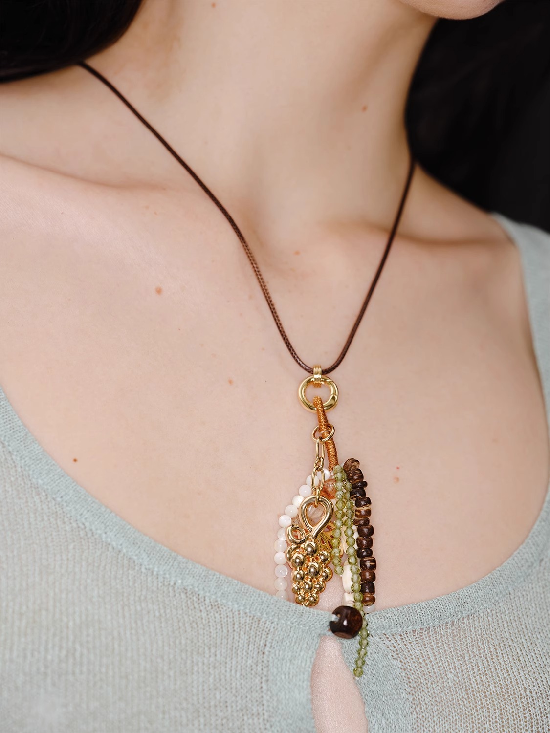 法式度假风多材质小众设计椰风葡萄长项链女多佩戴高级感流苏吊坠详情7