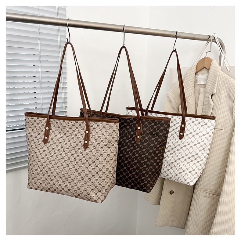 A simple and fashionable large-capacity bag for women in 2025, a trendy six-year tote bag for women, a large-capacity single-shoulder bag for commuting pic 33