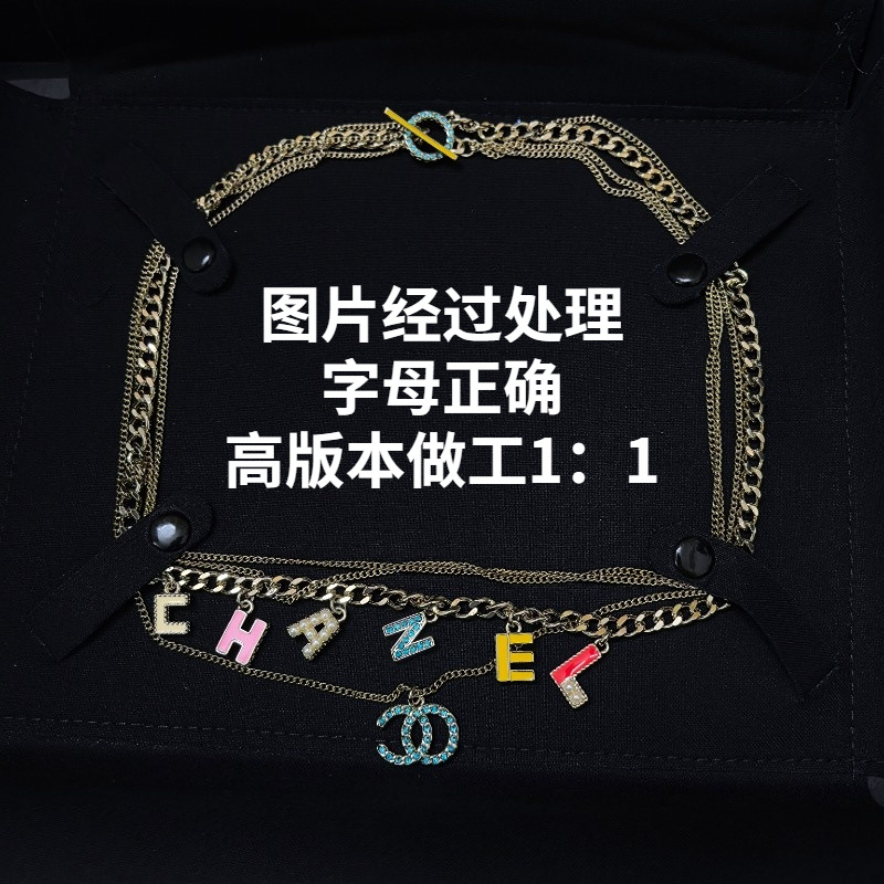 Real photo of the classic necklace of Xiangjia for girls in the high school version, featuring a light luxury color letter-set diamond fashion jewelry, double C small Xiangjia style V gold pic 6