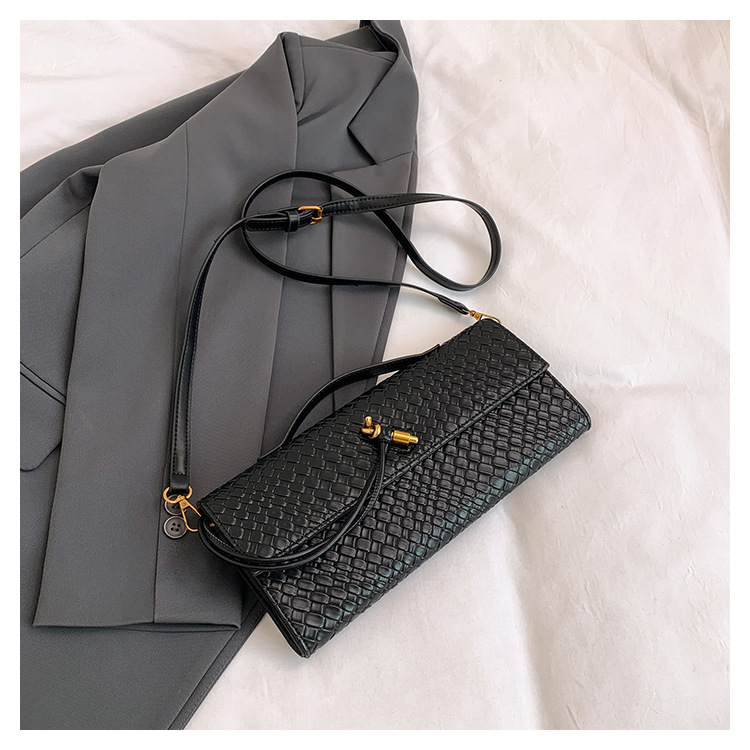 A new cross-border woven pattern single-shoulder crossbody bag with a retro texture, a hand-held baguette bag, and a versatile and elegant evening clutch pic 26