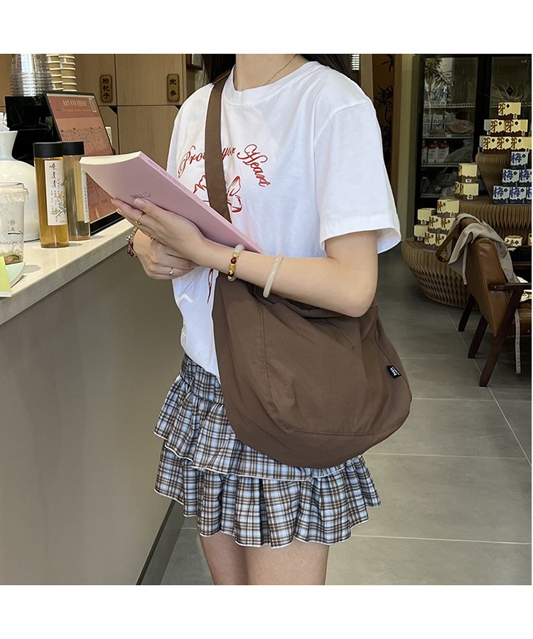 新潮斜挎邮差包日系休闲尼龙单肩托特包男女设计感小众通勤斜挎包详情11