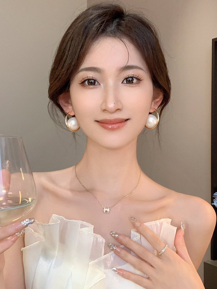 莱茵河畔~时尚气质大珍珠耳钉女新款潮耳环小众设计感高级感耳饰详情3