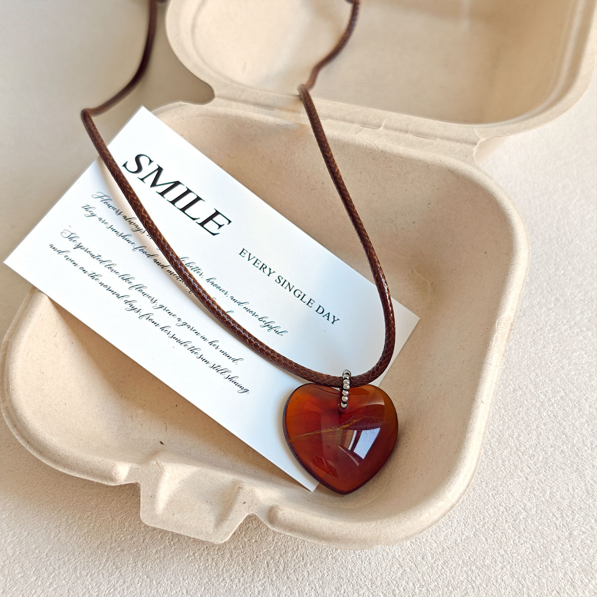 Retro rock sugar amber heart-shaped pendant necklace for women, adjustable wax rope, long sweater chain for autumn and winter, a niche accessory pic 6